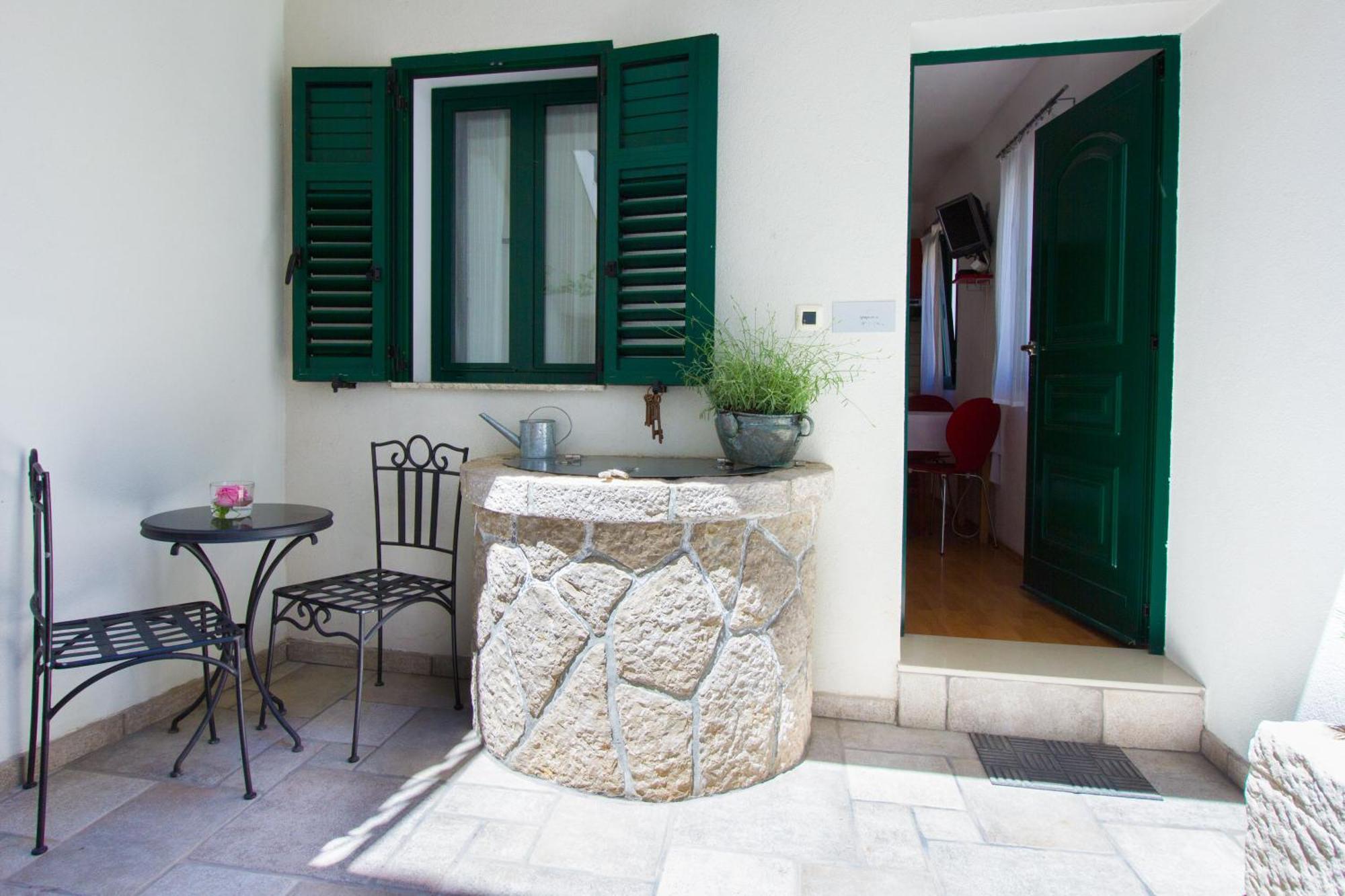 Apartments Petrinic Crnogaj Baška Extérieur photo