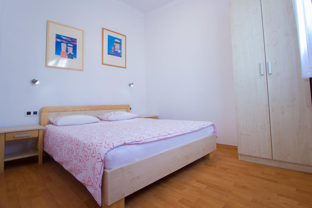 Apartments Petrinic Crnogaj Baška Extérieur photo